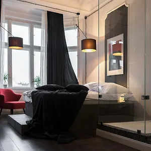 https://intrygujacy-apartament-w-sercu-poznania.poznan-hotels.com